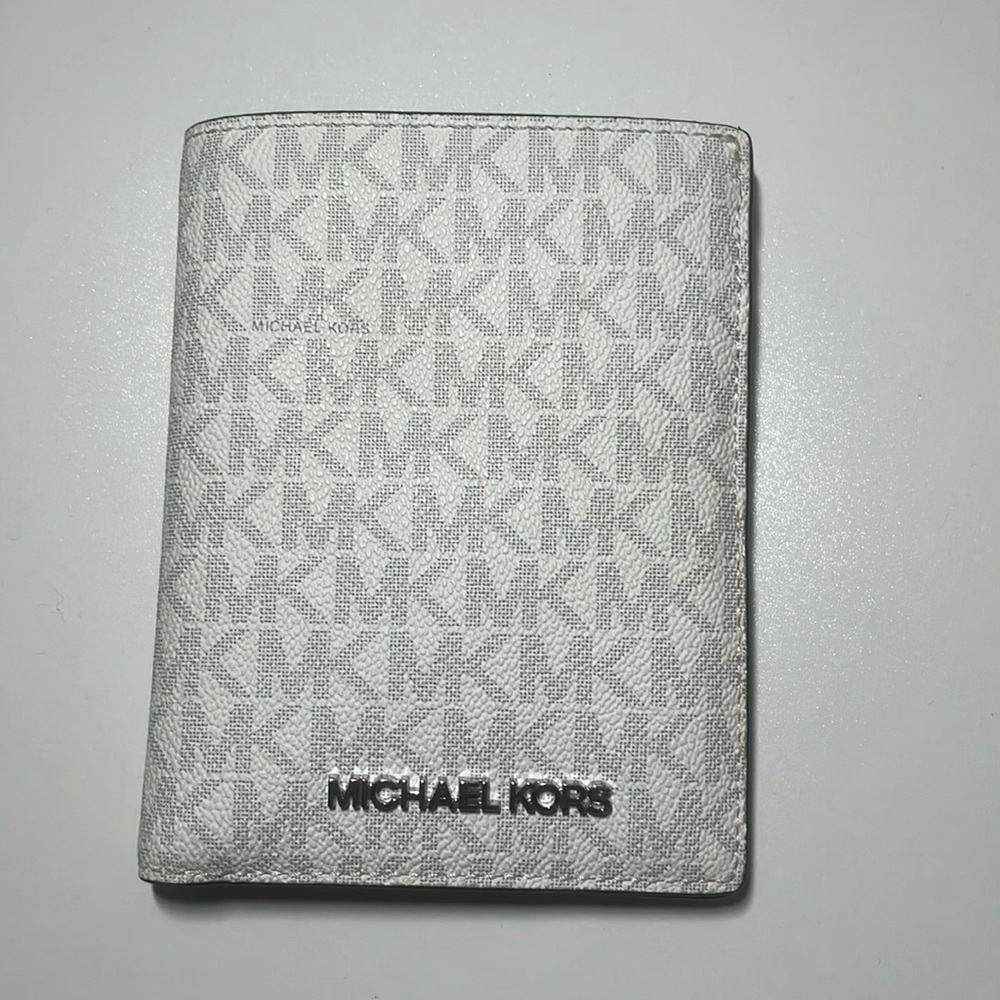 Michael Kors’s wallet